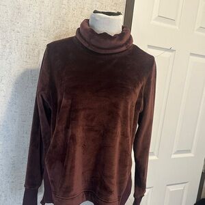 Athleta M Tall double cozy karma funnel neck top soft Medium tall 
Burgandy